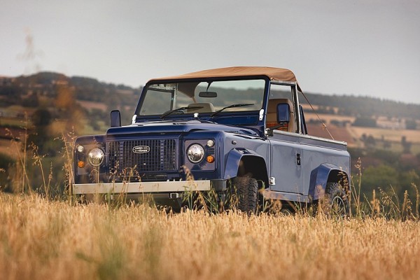 Рестомод Land Rover Defender от Kingsley Re-Engineered: деревенский шик с мотором V8 Рестомод Land Rover Defender от Kingsley Re-Engineered: деревенский шик с мотором V8