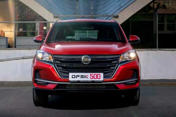 В России стартовали продажи компактного кроссовера DFSK 500
