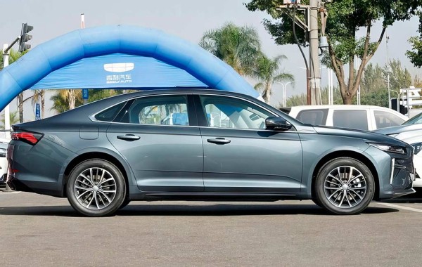 Новый седан Geely Preface 2024 появился в России: озвучены цены