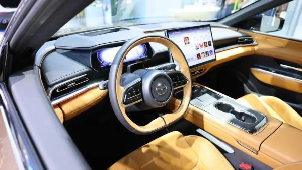 Стильный лифтбек Mazda EZ-6 показали на международном автосалоне