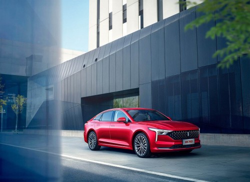 Просторный лифтбэк уровня Skoda Superb в небедной комплектации &mdash; за 2,083 млн рублей. В Белоруссии сильно подешевел FAW Bestune B70
