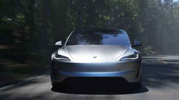В Россию приехала самая мощная Tesla Model 3: сколько она стоит
