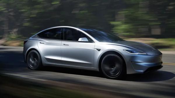 В Россию приехала самая мощная Tesla Model 3: сколько она стоит