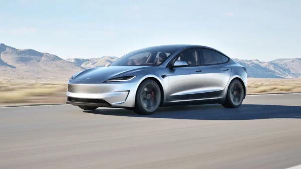 В Россию приехала самая мощная Tesla Model 3: сколько она стоит