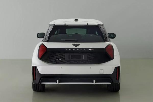Представлена электрическая версия "злого" хэтчбека Mini JCW 