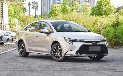 Седан Toyota с автоматической коробкой передач &mdash; и всего 2,25 млн рублей. В России начали продавать новый Toyota Levin