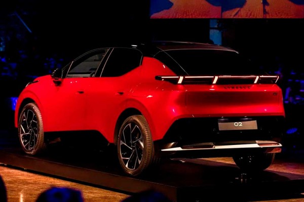 Электрический паркетник Lynk & Co 02 справил официальную премьеру в Европе