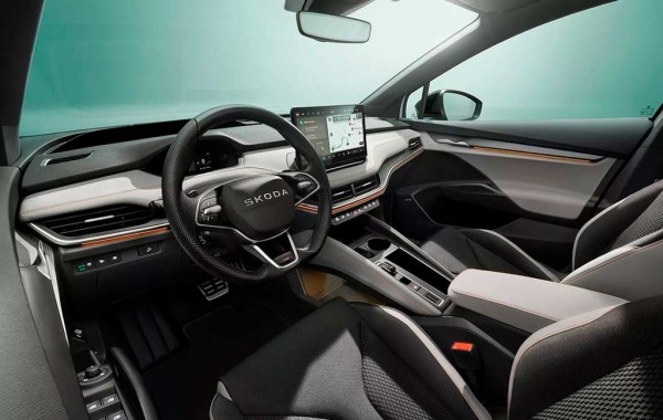 Чехи официально представили компактный электрический кроссовер Skoda Elroq