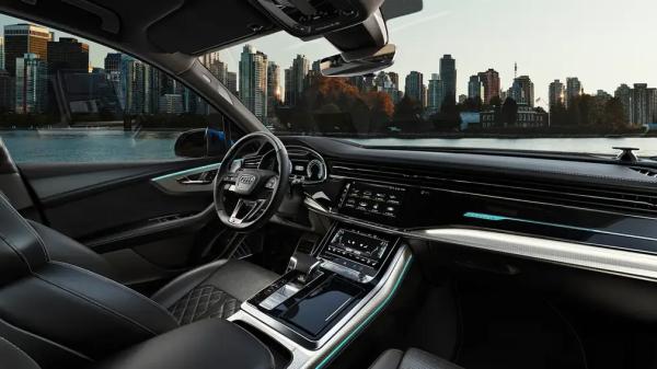 Дилеры привезли в Россию новый кроссовер Audi Q7