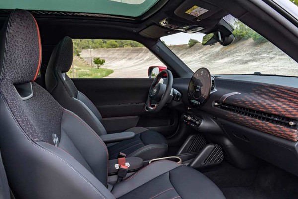 Электрический Mini Cooper E получил драйверскую версию JCW