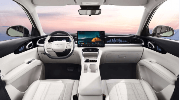 На рынок КНР вышел &laquo;улыбающийся&raquo; хетчбэк Geely