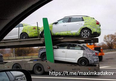 &laquo;Тут вам и седан, и универсал, и универсал-кросс&raquo;. Целый автовоз с новенькими Lada Iskra заметили в Москве