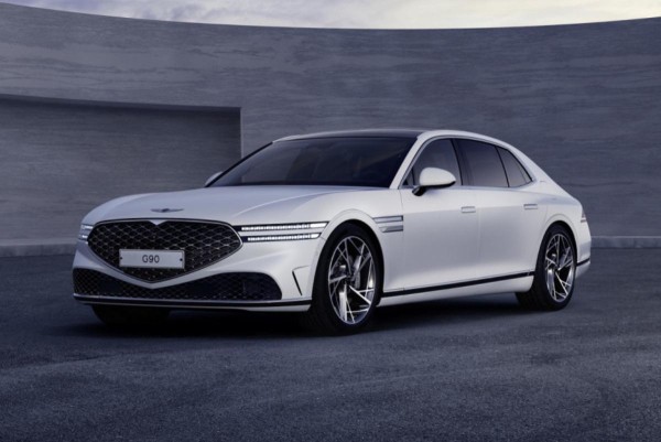 В РФ прибыл новый Genesis дороже Audi А8 и BMW 7-er