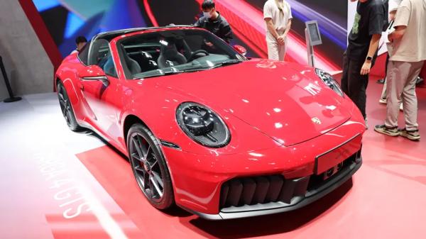 Porsche показала в Китае свои самые новые модели