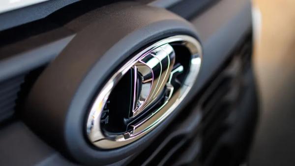 Новую модель LADA Iskra будут красить в новый цвет &laquo;Борнео&raquo;