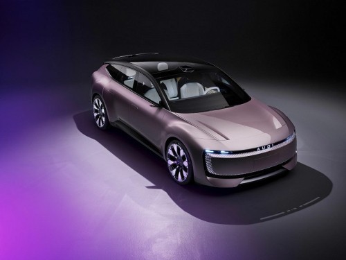 Audi представила крутой AUDI E для Китая: без четырех колец, с интересным дизайном, полным приводом и 764 л.с. Audi представила крутой AUDI E для Китая: без четырех колец, с интересным дизайном, полным приводом и 764 л.с.