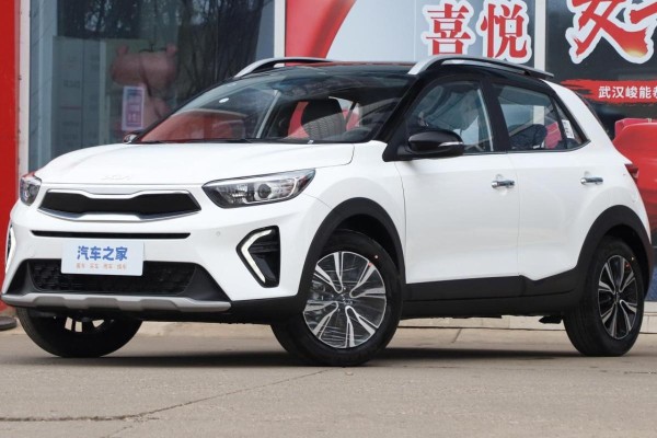 В России распродают последние экземпляры новых кроссоверов Kia KX1 по цене &laquo;Весты&raquo;