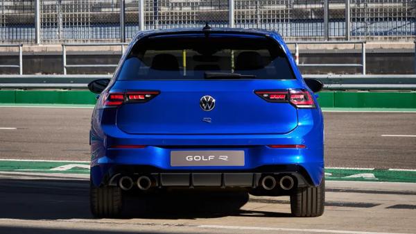 В Россию едут новые хэтчбеки Volkswagen Golf - сколько они будут стоить