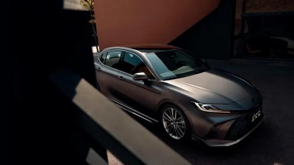 Toyota представила &laquo;великолепную&raquo; Camry: что в ней особенного