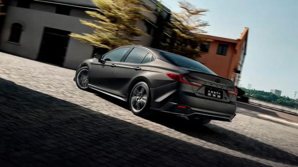Toyota представила &laquo;великолепную&raquo; Camry: что в ней особенного