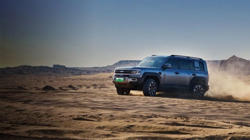 Китайский аналог Toyota Land Cruiser Prado с 680-сильной гибридной силовой установкой &mdash; всего 5,25 млн рублей. В России подешевел рамный внедорожник BYD Leopard 5