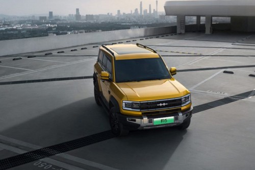 Китайский аналог Toyota Land Cruiser Prado с 680-сильной гибридной силовой установкой &mdash; всего 5,25 млн рублей. В России подешевел рамный внедорожник BYD Leopard 5