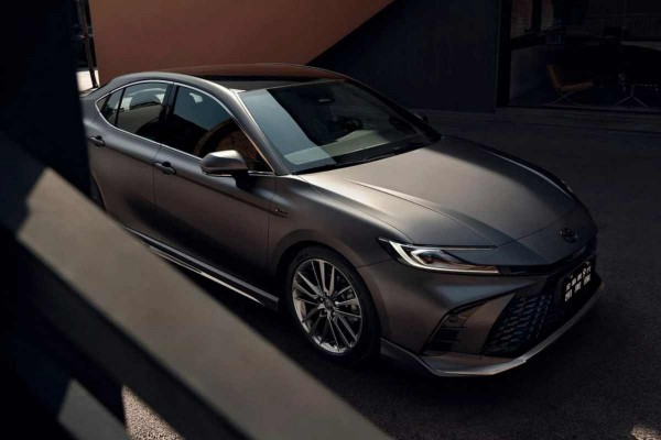 Компания Toyota представила &laquo;великолепную&raquo; версию Сamry