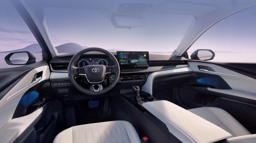 Новейшая Toyota Camry XV80 сильно подешевела в России: всего 3,25 млн рублей за новую машину Новейшая Toyota Camry XV80 сильно подешевела в России: всего 3,25 млн рублей за новую машину