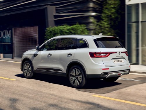 Новый Renault Koleos с полным приводом и 2,5-литровым мотором от Nissan X-Trail продают в России за 3,5 млн рублей Новый Renault Koleos с полным приводом и 2,5-литровым мотором от Nissan X-Trail продают в России за 3,5 млн рублей