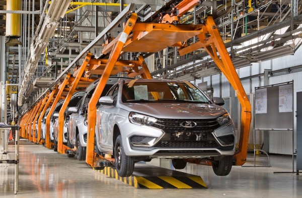 Россияне раскупили почти все дешевые Lada Vesta за 1,24 млн рублей