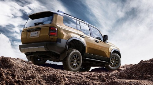 В Москву к концу года привезли новую партию внедорожников Toyota Land Cruiser Prado 250 — в топовой комплектации за 12 млн рублей В Москву к концу года привезли новую партию внедорожников Toyota Land Cruiser Prado 250 — в топовой комплектации за 12 млн рублей