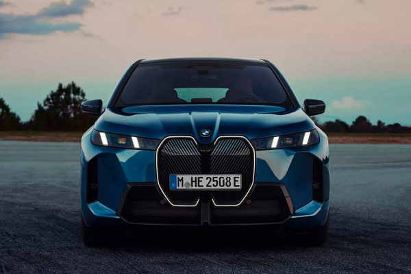 Обновленный электрический кроссовер BMW iX стал мощнее и дальнобойнее