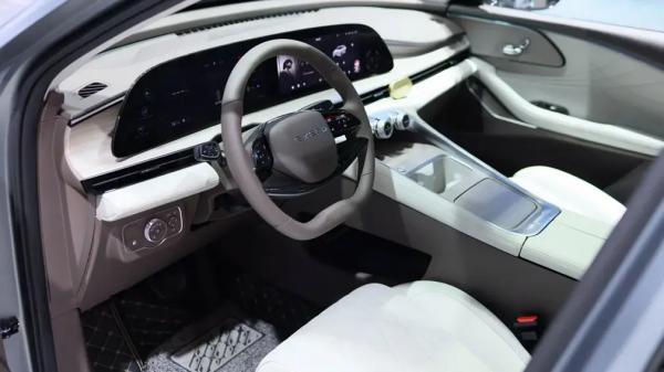 Новые кроссоверы Exeed были замечены на бывшем предприятии Mercedes-Benz в Подмосковье Новые кроссоверы Exeed были замечены на бывшем предприятии Mercedes-Benz в Подмосковье