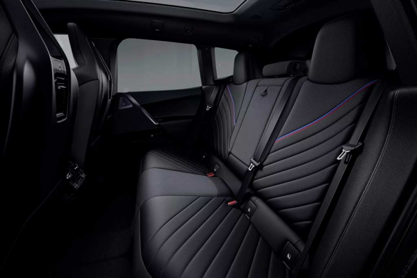 Обновленный электрический кроссовер BMW iX стал мощнее и дальнобойнее