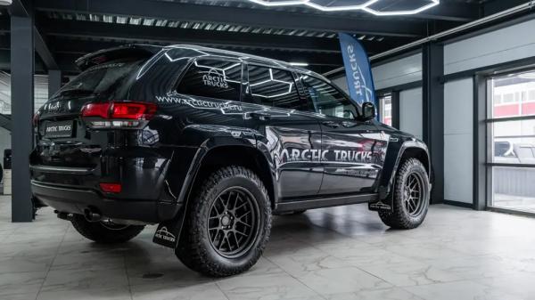 Внедорожник Jeep Grand Cherokee получил в РФ экстремальную версию AT35 от Arctic Trucks