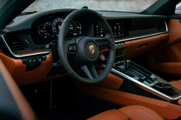 Представлен обновленный вариант Porsche 911 Carrera S: спорткар стал еще мощнее Представлен обновленный вариант Porsche 911 Carrera S: спорткар стал еще мощнее