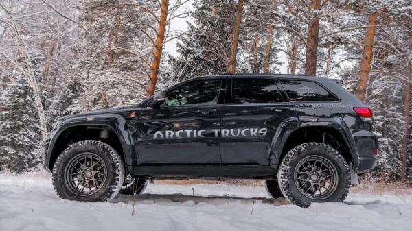 Внедорожник Jeep Grand Cherokee получил в РФ экстремальную версию AT35 от Arctic Trucks