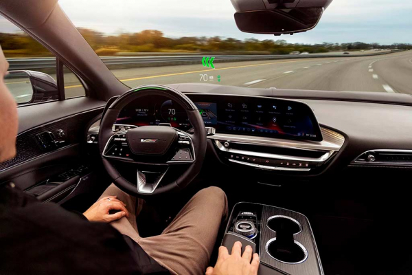 &laquo;Заряженный&raquo; Cadillac Lyriq-V стал самым быстрым автомобилем американской марки