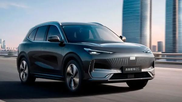 В России запатентовали новый кроссовер Geely: что это за модель