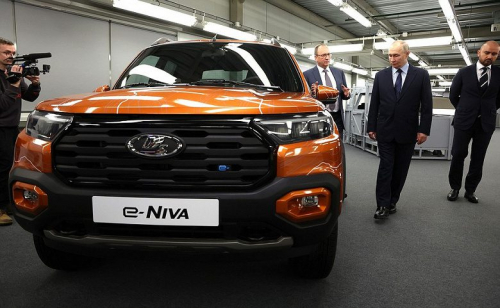 Что ещё показали Путину на АвтоВАЗе: появились качественные фото Lada B+Cross, Lada Iskra, новых Lada Niva Что ещё показали Путину на АвтоВАЗе: появились качественные фото Lada B+Cross, Lada Iskra, новых Lada Niva