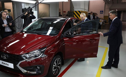 Что ещё показали Путину на АвтоВАЗе: появились качественные фото Lada B+Cross, Lada Iskra, новых Lada Niva Что ещё показали Путину на АвтоВАЗе: появились качественные фото Lada B+Cross, Lada Iskra, новых Lada Niva
