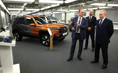 Что ещё показали Путину на АвтоВАЗе: появились качественные фото Lada B+Cross, Lada Iskra, новых Lada Niva Что ещё показали Путину на АвтоВАЗе: появились качественные фото Lada B+Cross, Lada Iskra, новых Lada Niva