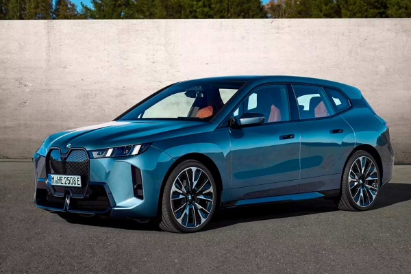 Обновленный электрический кроссовер BMW iX стал мощнее и дальнобойнее