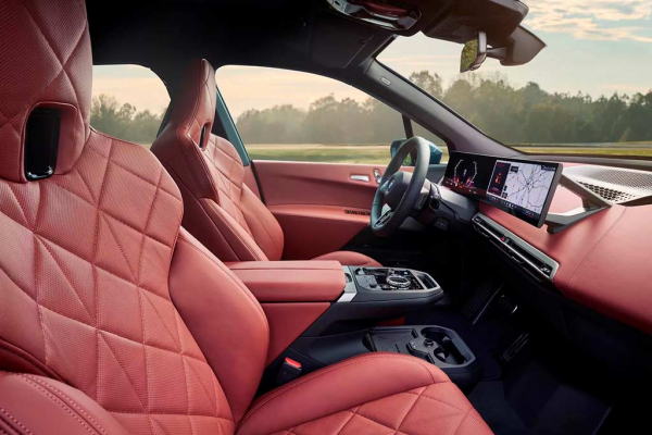 Обновленный электрический кроссовер BMW iX стал мощнее и дальнобойнее