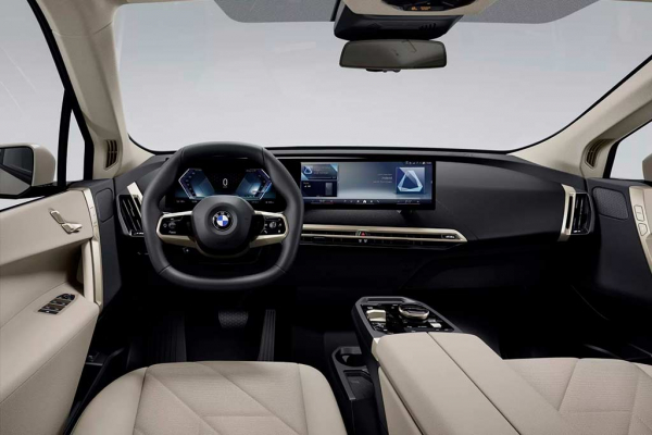 Обновленный электрический кроссовер BMW iX стал мощнее и дальнобойнее