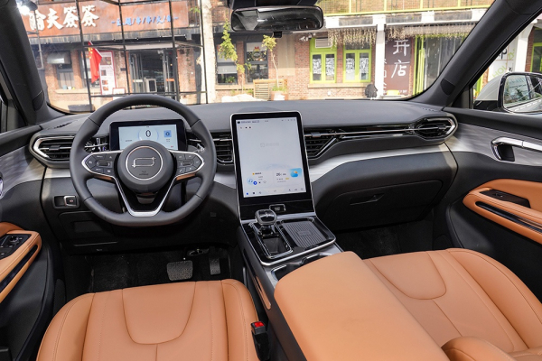 В России начались продажи кроссовера FAW по цене Lada Aura