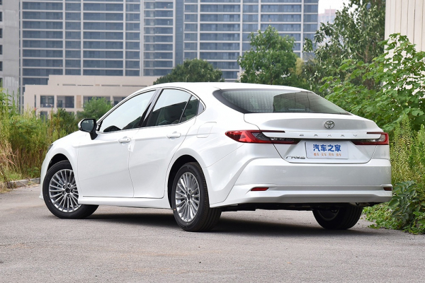 В России начались продажи Toyota Camry 2025 года: цена удивит