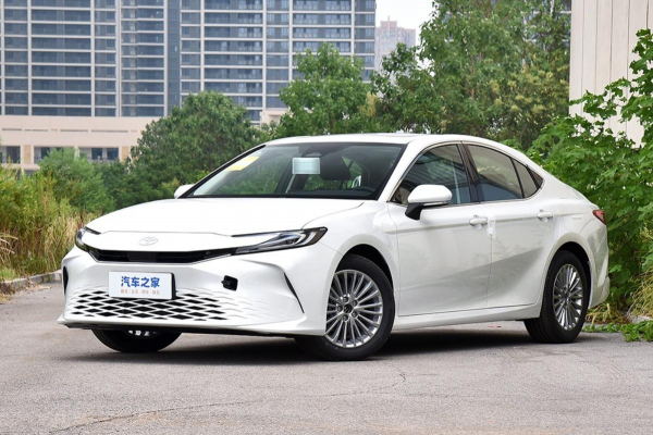 В России начались продажи Toyota Camry 2025 года: цена удивит