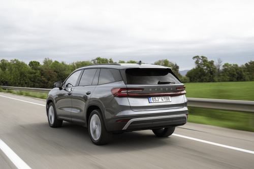В Россию привезли совершенно новый полноприводный Skoda Kodiaq 2024, да еще и в 7-местной версии. Цена &mdash; 4,95 млн рублей