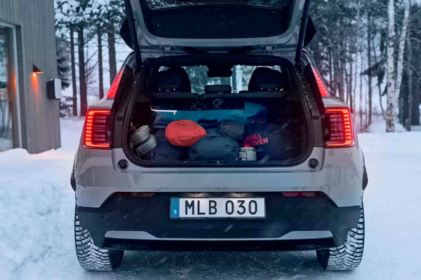 Электрический кроссовер Volvo EX30 получил &laquo;вседорожную&raquo; версию Cross Country